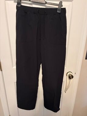 Zella utility pants in size S, black.